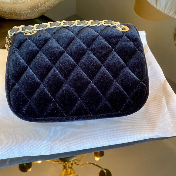 Sara Burglar Velvet Crossbody - Picture 3 of 5